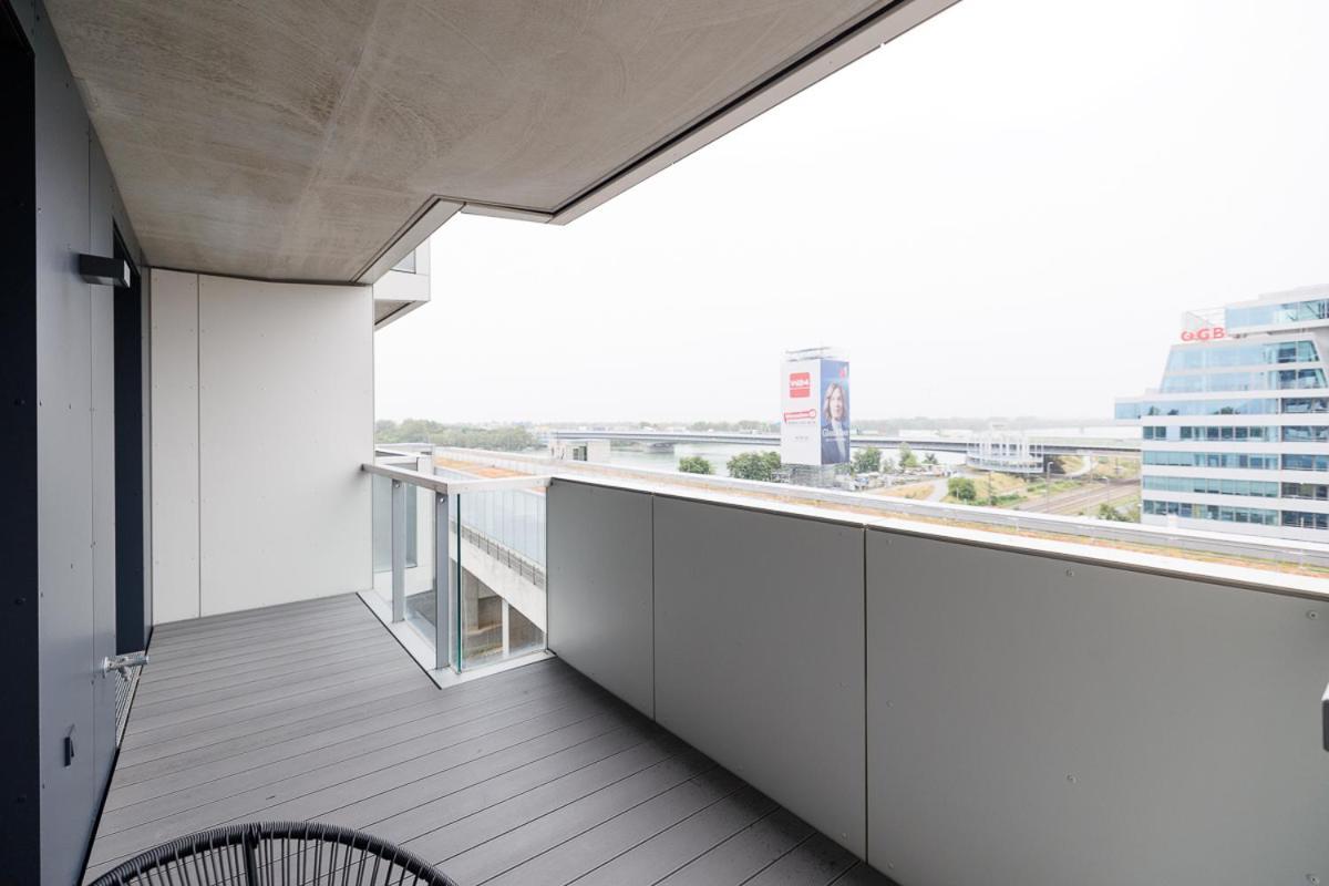Lovely In Marina Tower - 10min To Center Appartement Wenen