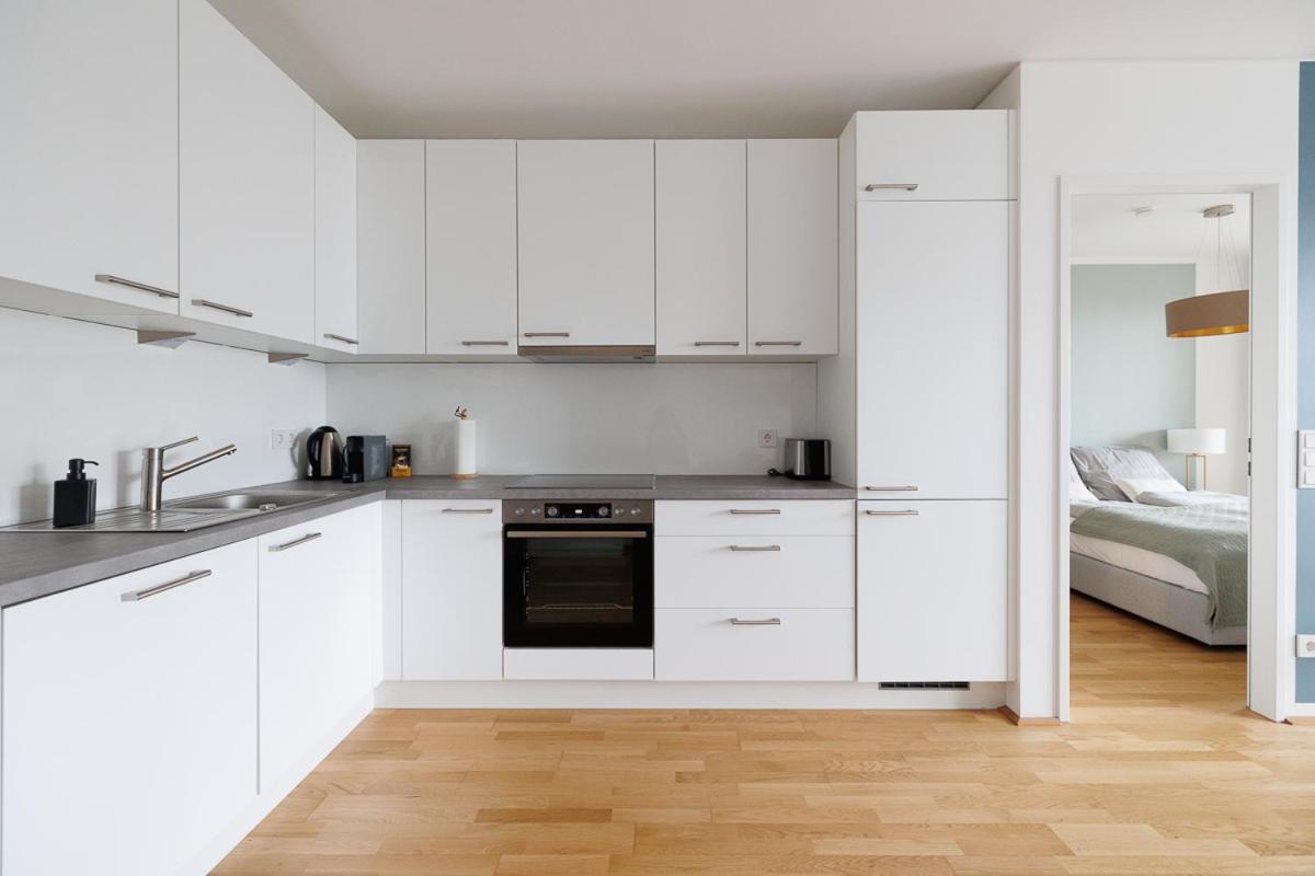 Lovely In Marina Tower - 10min To Center Appartement Wenen